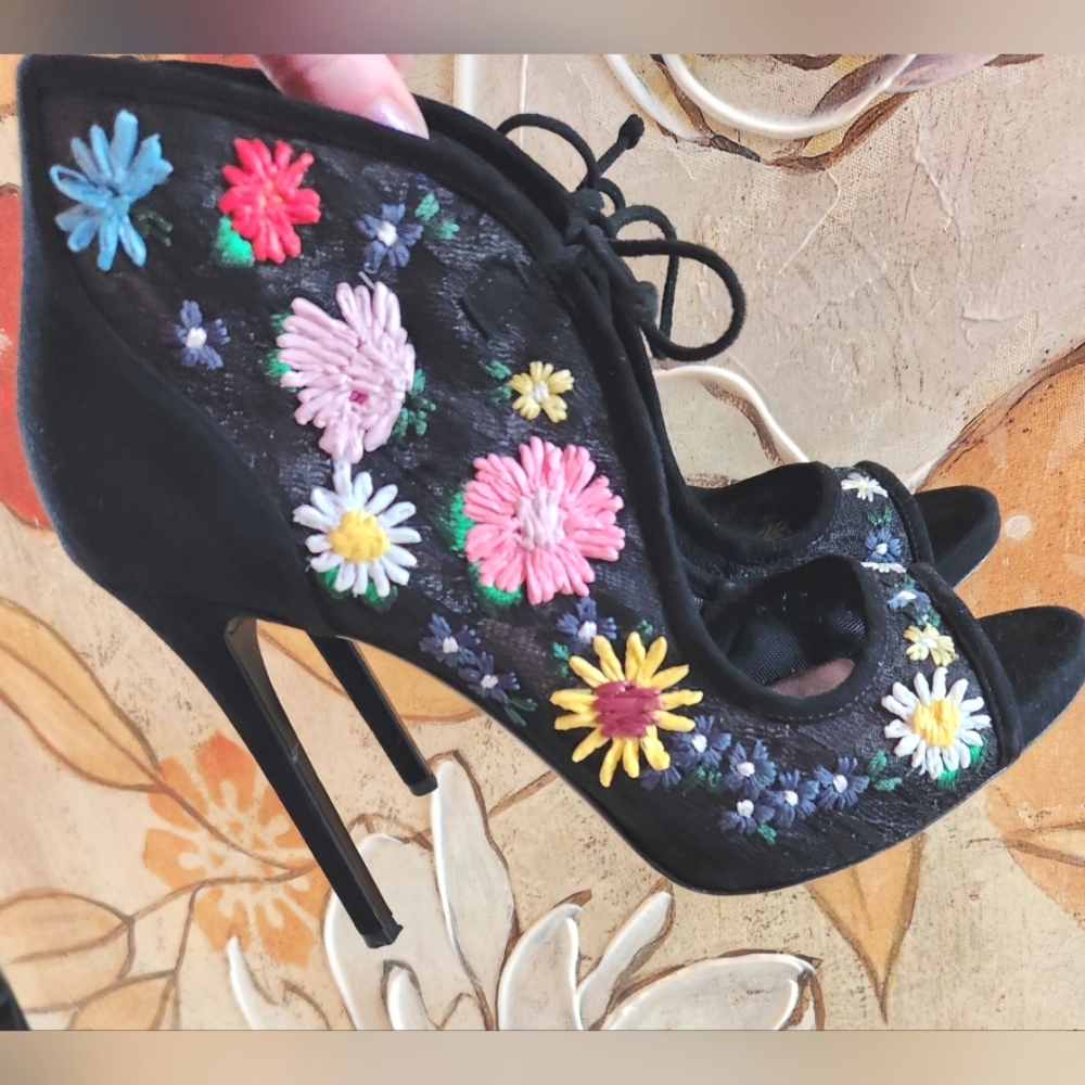 TABITHA SIMMONS Black Suede Raffia Embroidered Dreamy Meadows Stiletto Heels 8